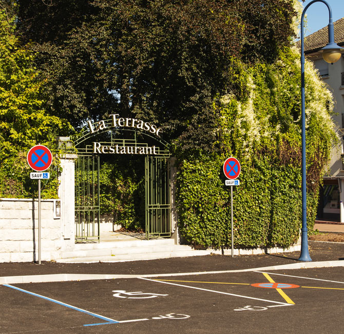 Parking-pmr-signaux-girod Place de parking PMR